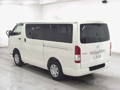 TOYOTA HIACE VAN