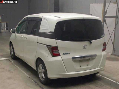 HONDA FREED SPIKE