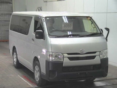 TOYOTA HIACE VAN