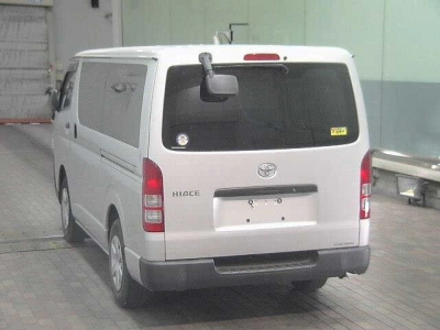 TOYOTA HIACE VAN