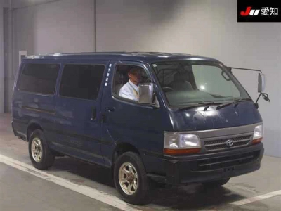 TOYOTA HIACE VAN