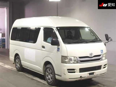 TOYOTA REGIUS VAN