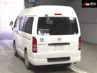 TOYOTA REGIUS VAN