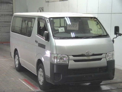 TOYOTA HIACE VAN