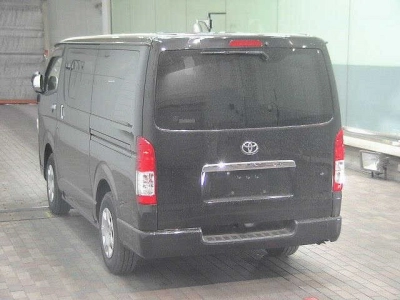 TOYOTA HIACE VAN
