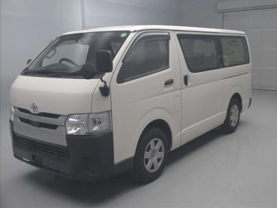 TOYOTA REGIUS VAN