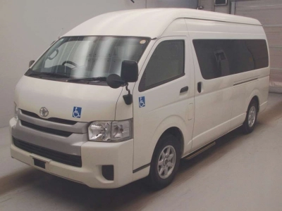 TOYOTA HIACE COMMUTER