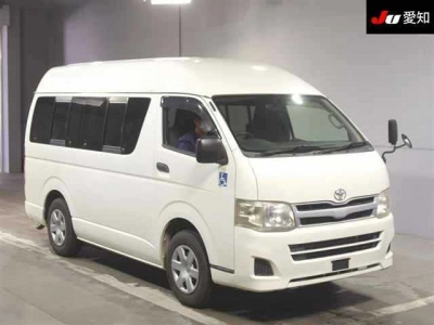 TOYOTA REGIUS VAN