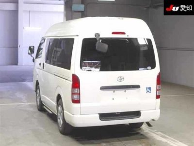 TOYOTA REGIUS VAN
