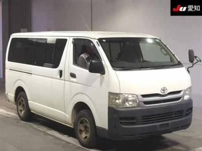 TOYOTA HIACE VAN