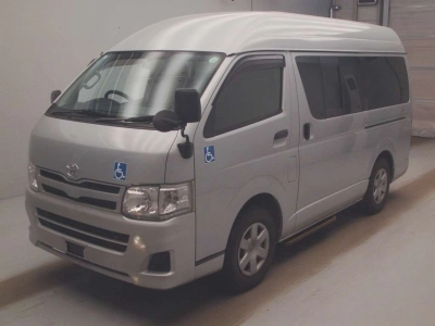 TOYOTA REGIUS VAN