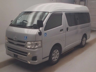 TOYOTA REGIUS VAN
