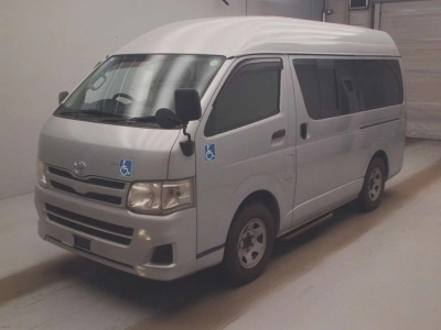 TOYOTA REGIUS VAN