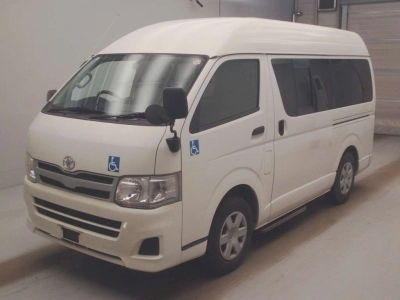 TOYOTA REGIUS VAN