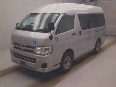 TOYOTA REGIUS VAN