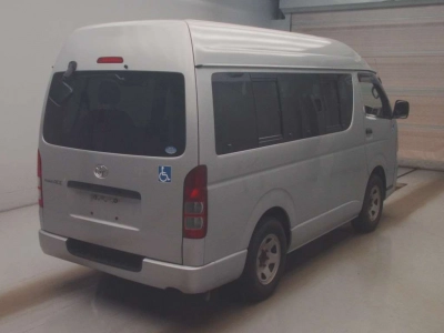 TOYOTA REGIUS VAN
