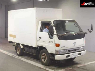 TOYOTA HIACE TRUCK