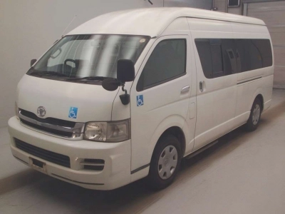 TOYOTA HIACE COMMUTER