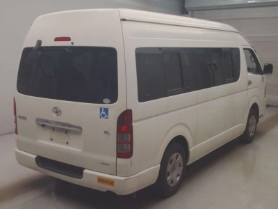 TOYOTA HIACE COMMUTER