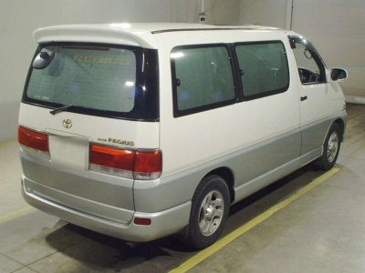 TOYOTA HIACE REGIUS