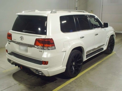 TOYOTA LAND CRUISER