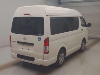 TOYOTA REGIUS VAN