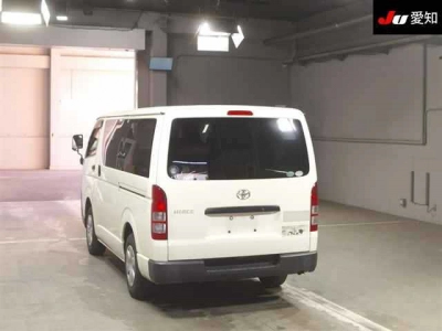 TOYOTA HIACE VAN