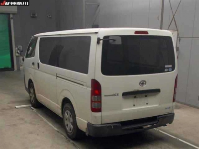 TOYOTA REGIUS VAN