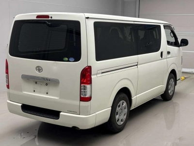 TOYOTA REGIUS VAN