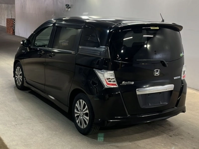HONDA FREED SPIKE HYBRID