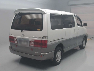 TOYOTA GRAND HIACE