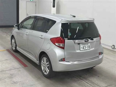 SUBARU TREZIA