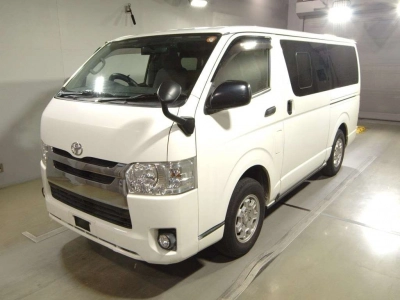 TOYOTA REGIUS VAN
