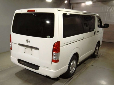 TOYOTA REGIUS VAN