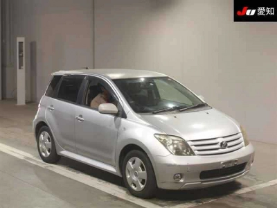 TOYOTA IST