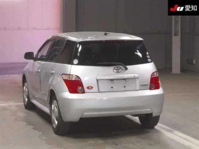 TOYOTA IST