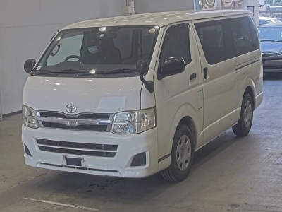 TOYOTA HIACE