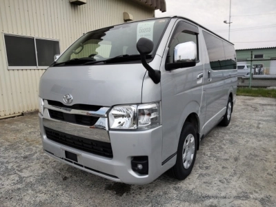 TOYOTA HIACE