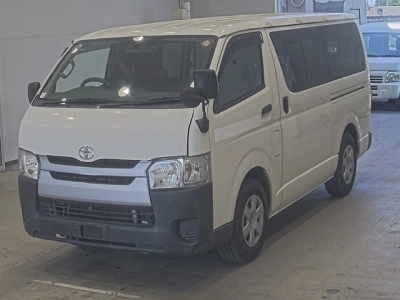 TOYOTA REGIUS ACE