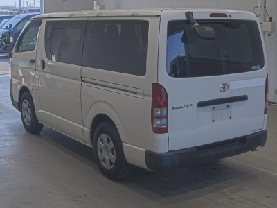 TOYOTA REGIUS ACE
