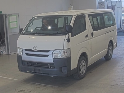 TOYOTA HIACE