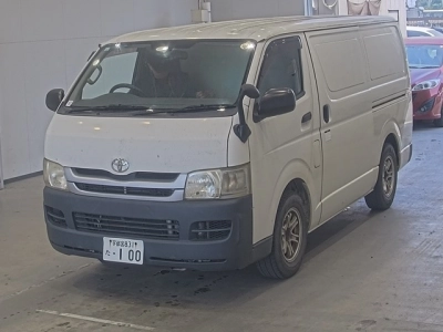 TOYOTA HIACE