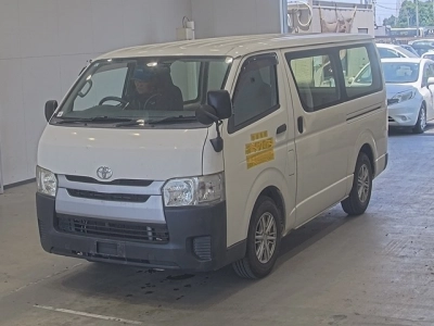 TOYOTA HIACE