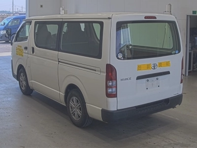 TOYOTA HIACE