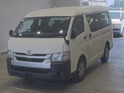 TOYOTA HIACE