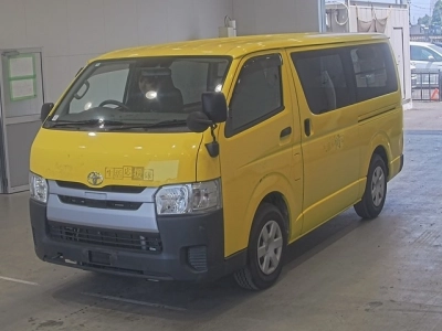 TOYOTA HIACE
