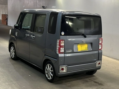 TOYOTA PIXIS MEGA