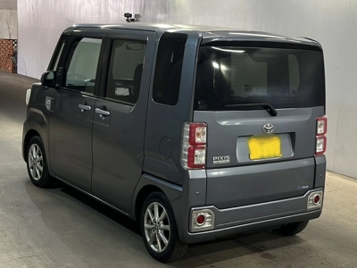 TOYOTA PIXIS MEGA