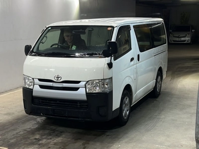 TOYOTA REGIUS VAN