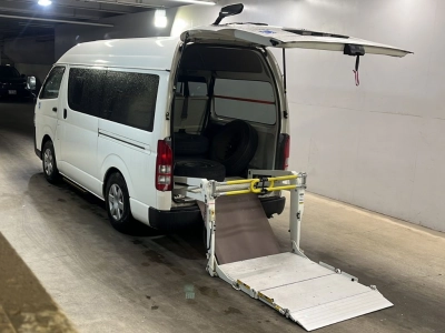 TOYOTA HIACE